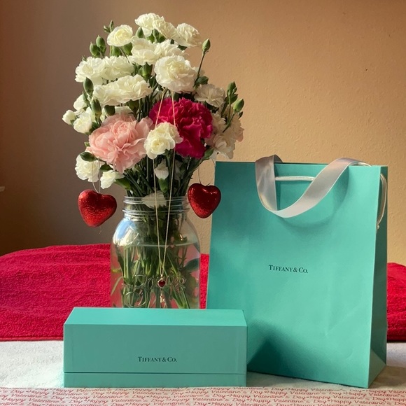 ❤️🔑 TIFFANY & CO. TIFFANY KEYS HEART KEY CHARM NECKLACE PENDANT ❤️🔑 - Picture 4 of 16